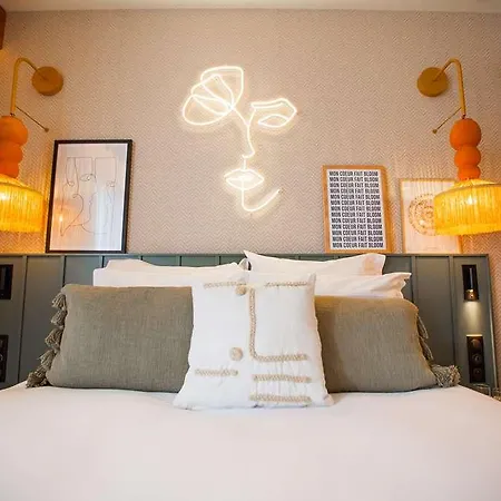 Bloom House * פריז