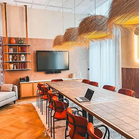 Bloom House Hotel *