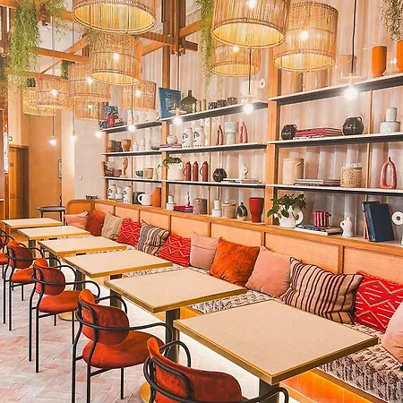 Bloom House מלון